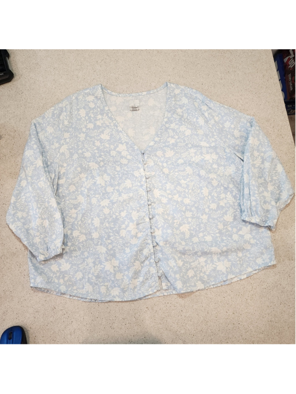 Joie 2x linen blend blue white floral button v cottage
